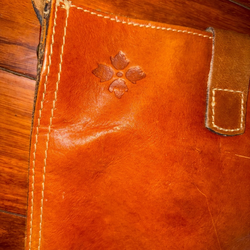 Vintage Tan Leather Messenger Bag. Patricia Nash - Picture 8 of 15